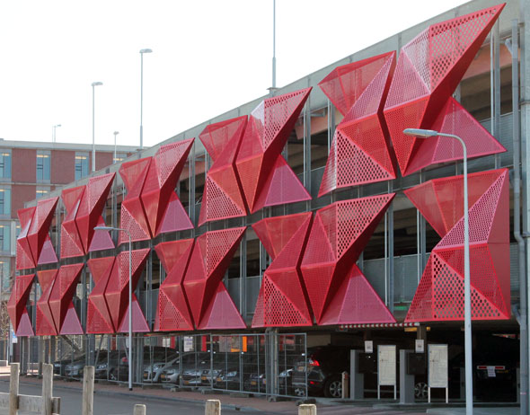 Geperforeerde panelen parkeergarage JavaPark Almelo